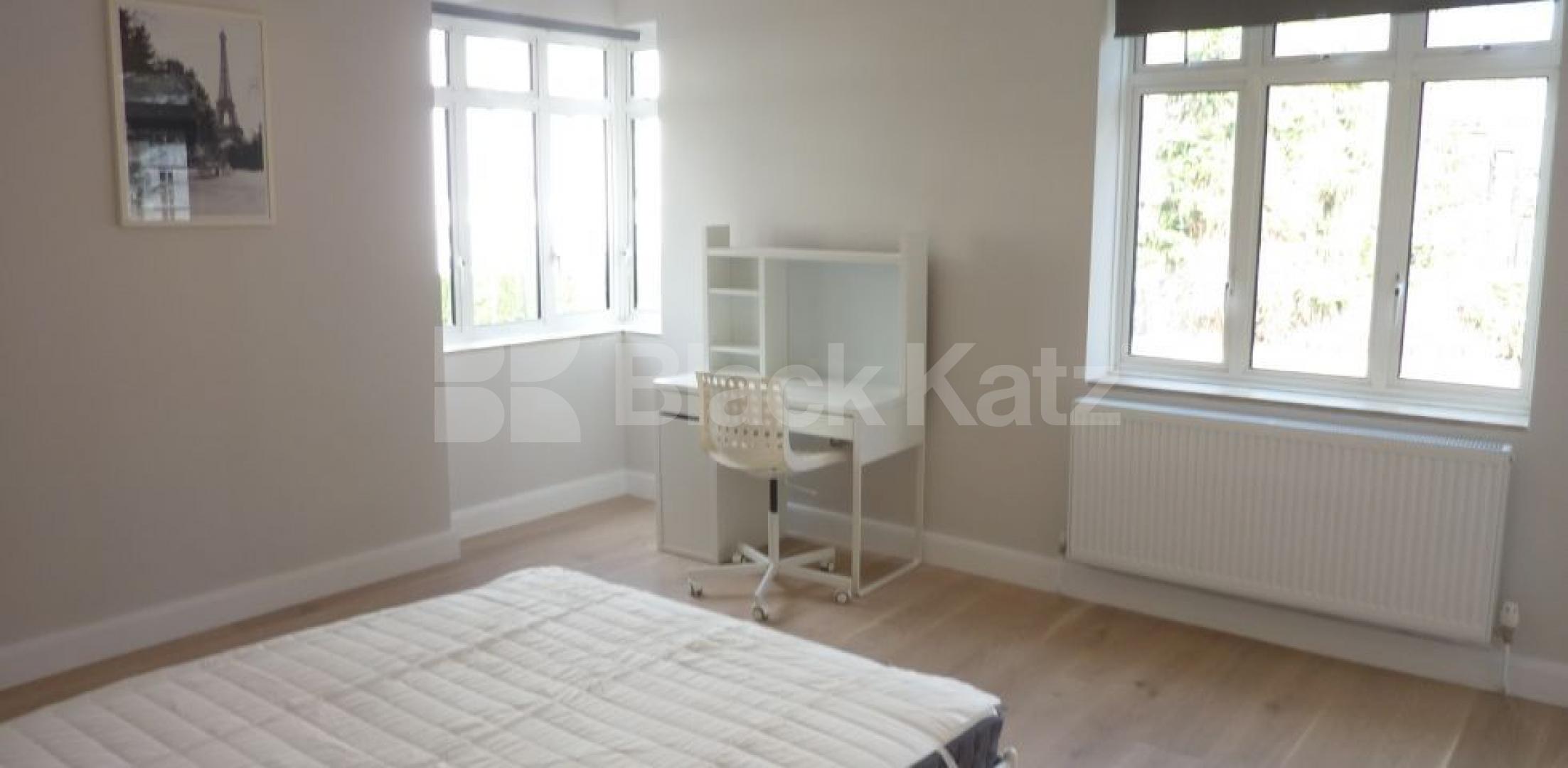 			 NEWLY REFURBISHED 3 BED GOOD FOR 4 SHARERS!, 3 Bedroom, 1 bath, 1 reception Flat			 Harrington Square, CAMDEN/MORNINGTON CRESCENT
